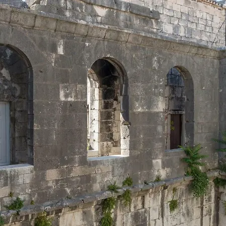 Apartment Aurum Templi Split